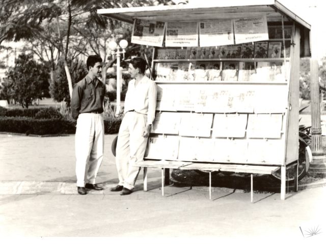 Banca de Jornal na praça da República, atual praça Tubal Vilela. Década de 1950.