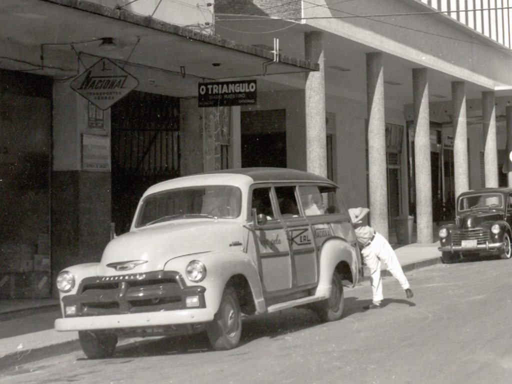 Sede do jornal O Triângulo. Foto do Arquivo Público Municipal.